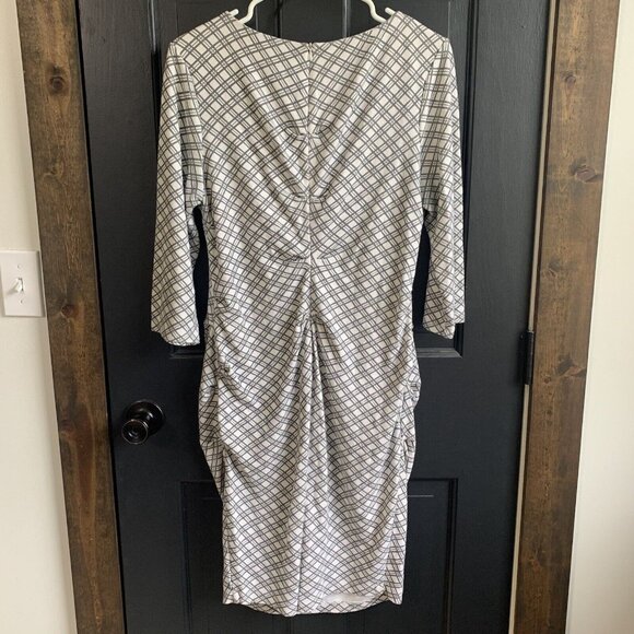 A Pea in the Pod | Plaid Ruched Dress, Medium MIDI Plaid Maternity Dress Stretch - Picture 6 of 10